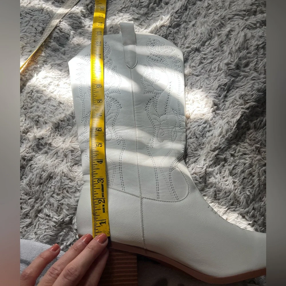 White Western Cowboy Boots - Picture 7 of 7